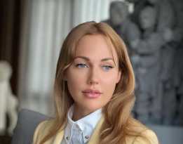 Meryem Uzerli'nin üstsüz pozları gündem oldu