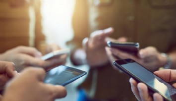 İthal cep telefonlarına gümrük zammı iptal edildi