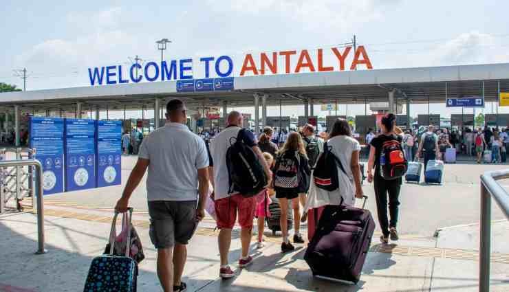 Yabancı turist, deprem dayanıklılığını sorguluyor