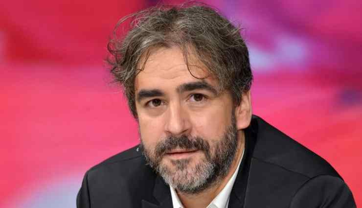 Deniz Yücel hakkında yakalama kararı çıkartıldı