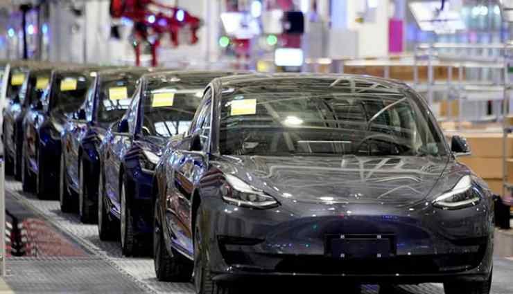 Tesla, 1 milyondan fazla aracını geri çağırdı