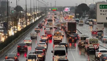 Trafiğe kayıtlı araç sayısı Nisan'da düşüşe geçti