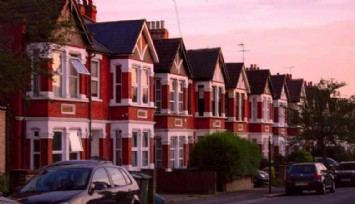 Dünya'da konut paniği: Londra'da konut fiyatları 4. ayda da düştü