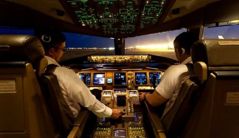 Uçuş sırasında kokpitte namaz kılmak riskli diyen pilot THY'den atıldı