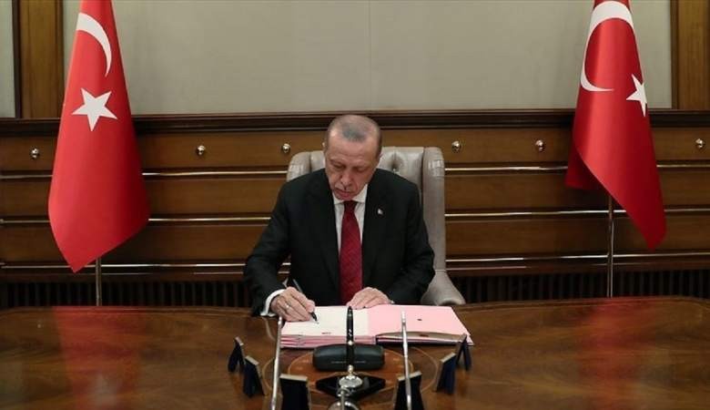 Cumhurbaşkan Erdoğan gece yarısı kimleri görevden aldı?