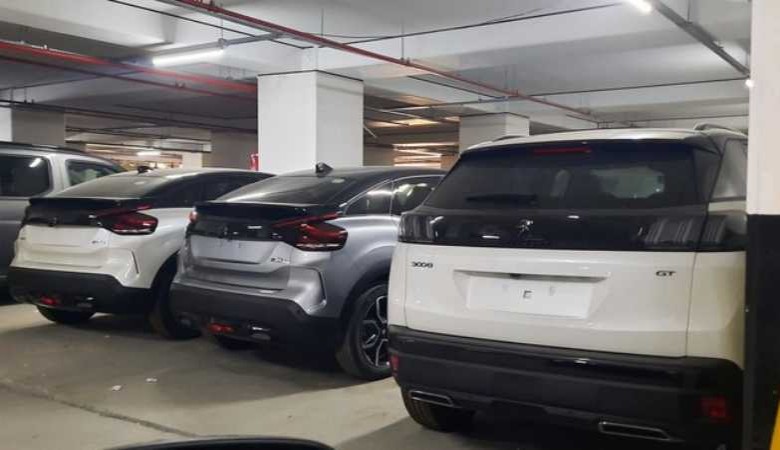 Seyrantepe'deki katlı otopark araç stokçularının merkezi oldu