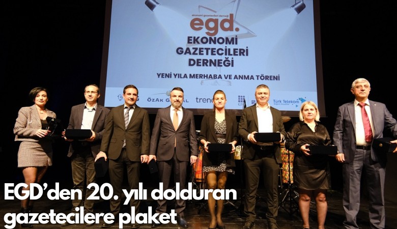 EGD’den 20. yılı dolduran  gazetecilere plaket