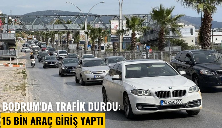 Bodrum'da trafik durdu: 15 bin araç giriş yaptı