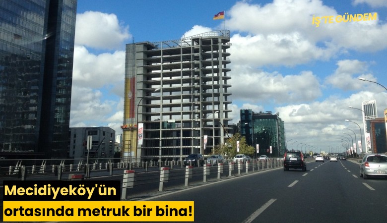 Mecidiyeköy'ün ortasında metruk bir bina!